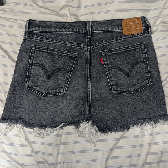 Black Levi’s, button up cutoff denim shorts!! - Picture 2 of 10